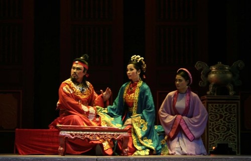 Выступление исполнителей театра оперы Кайлыонг из севера Вьетнама на юге страны - ảnh 2